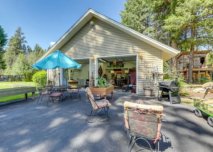 'Crystal Lake Retreat' Studio W/ Outdoor Space!
