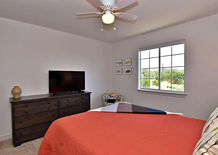 Dreamy Dripping Springs - Near Parks Hiking & More
