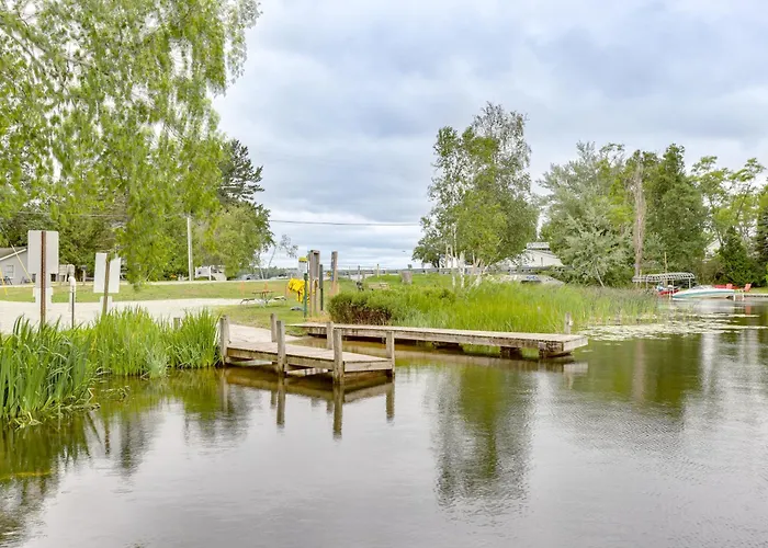 Ludington Cottage W/ Lake Views & Boat Parking