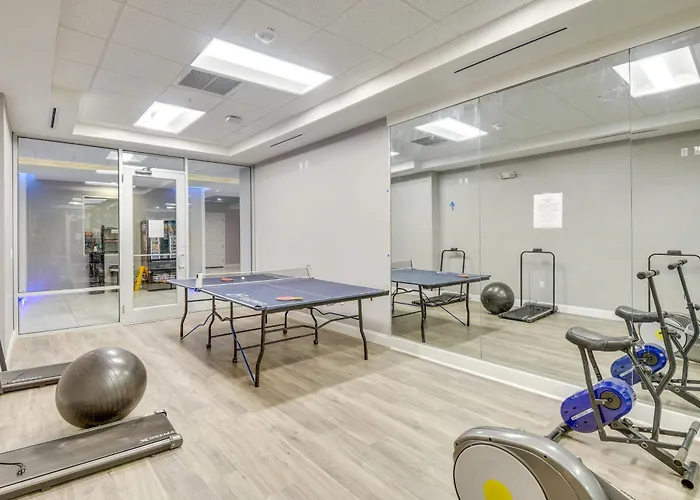Partial Ocean Views: Daytona Beach Studio!