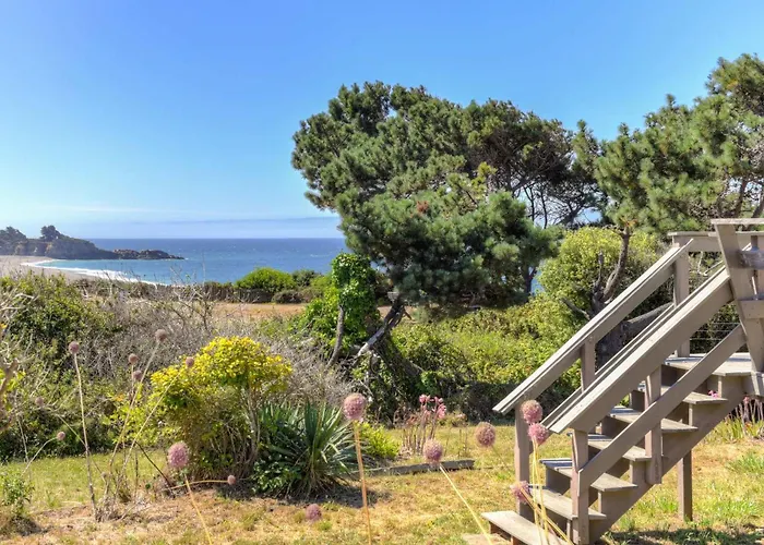 Lucky Ewe - Ocean View Retreat