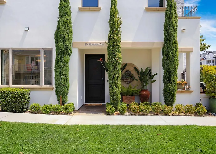 Poinsettia Palms - Chic & Luxe Patio Near Beach