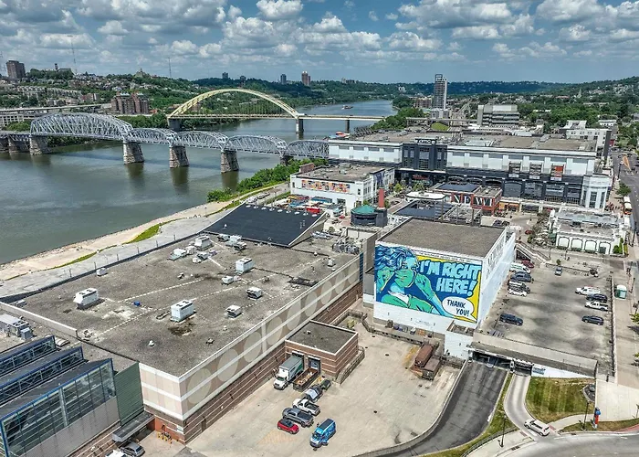 3 Newport Lofts, Near Cincy, Sleeps 10