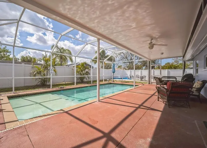 Apollo Beach Retreat - 3Br - Pool - Backyard -Bbq