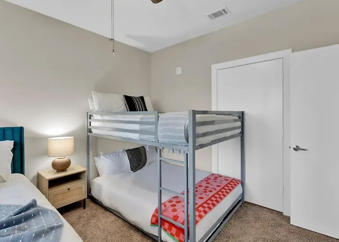 Lux 1B1B With Parking, Pool, Gym, Private Patio Near Austin