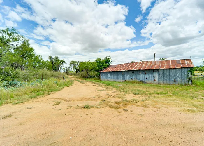 20-Acre Property W/ Trail: Hill Country Hideaway!