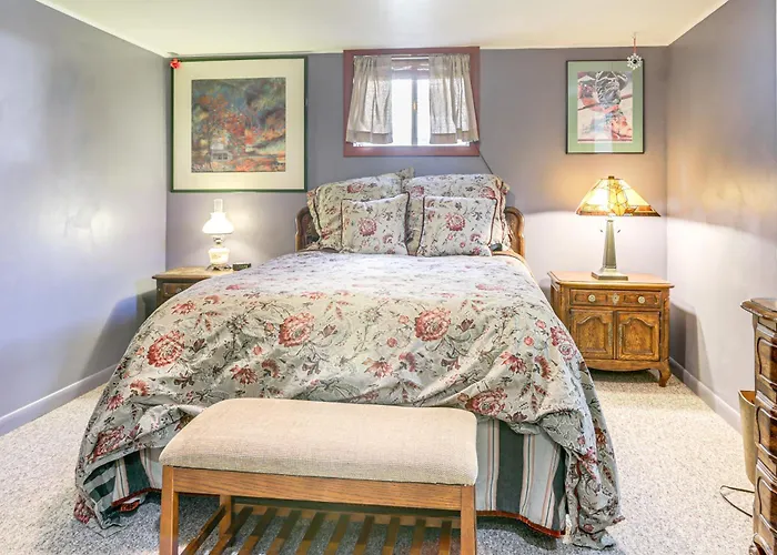 Walk To Main St: Carbondale Apt W/ Shared Patio