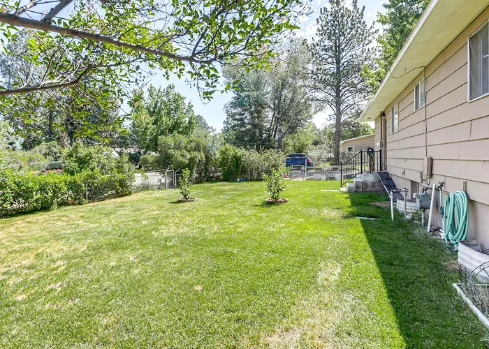 Walk To Main St: Carbondale Apt W/ Shared Patio