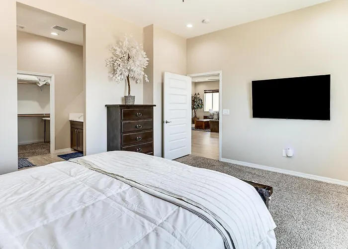 Mtn-View Home W/ Patio, 3 Mi To Colorado River!