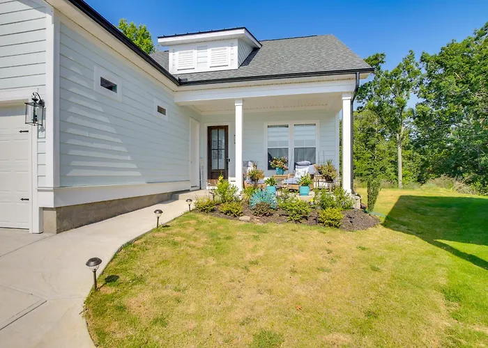 Walk To Marina: Lake Greenwood Retreat W/ Hot Tub
