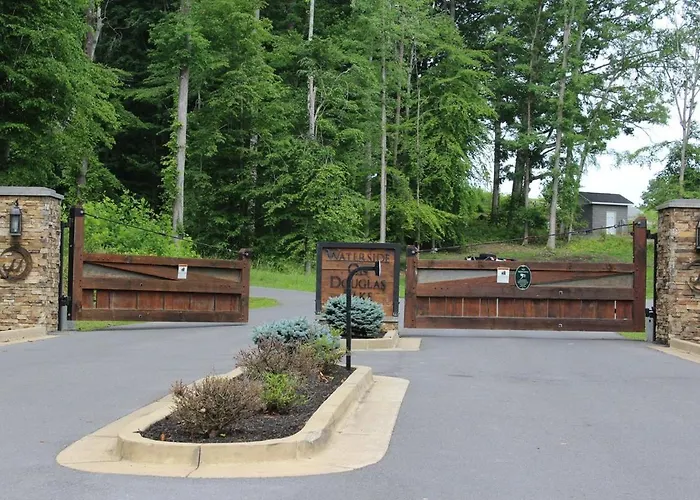 Exclusive Lakefront Retreat On Douglas Lake
