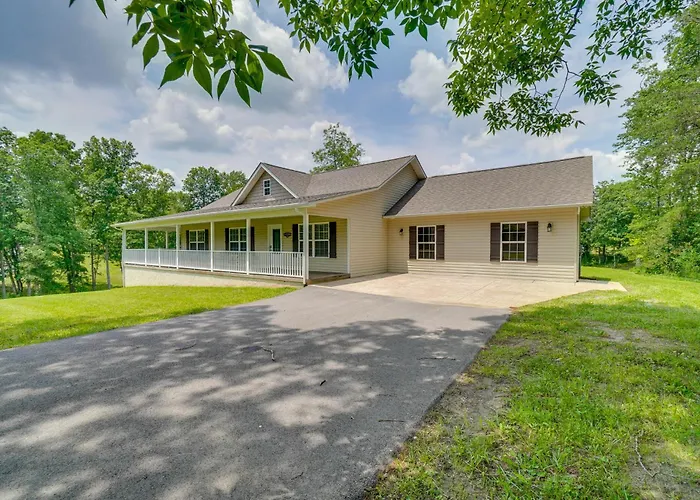Wraparound Porch: Home Near Dtwn Crossville!