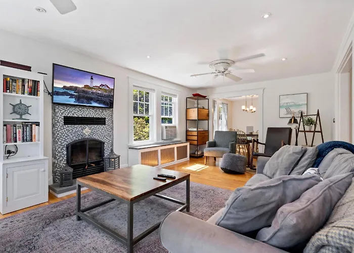 10-Min Walk To Beach - Huge Deck - Near Downtown
