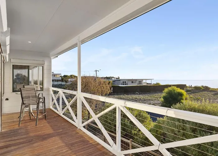 Large Renovated Home With Ocean Views For Family Fun In Peppermint Grove Beach