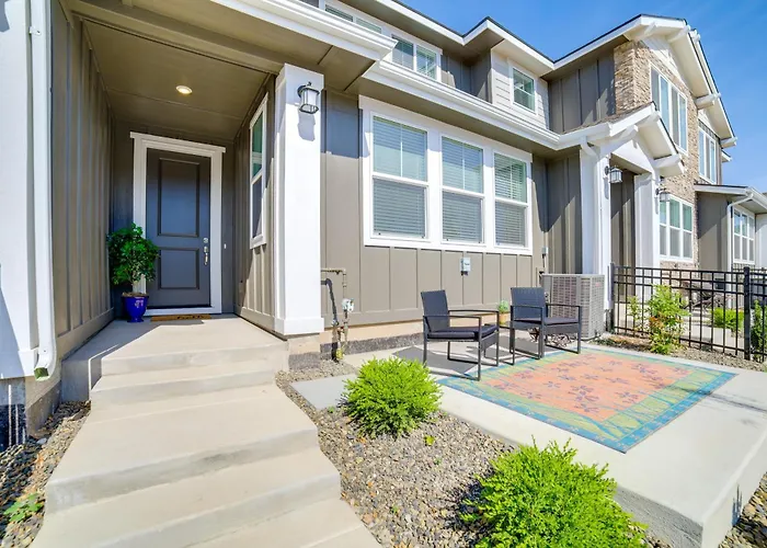 Patio, Park & Peace: 'Skyview Landing' In Eagle!