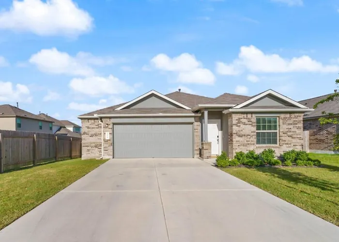 Family Friendly - Private - Spacious - Modern - Pool