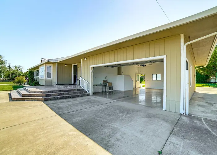 Steps To Clear Lake: Hot Tub Haven In Norcal!