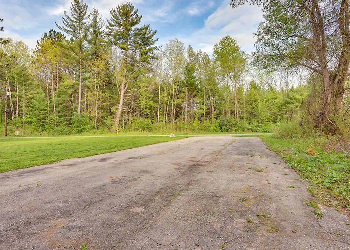 Manistee Forest Retreat: Group-Friendly Lake House