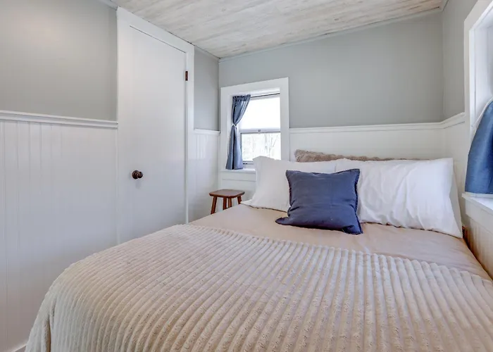 Swim, Hike & Unwind: Frankfort Cottage W/ Fire Pit