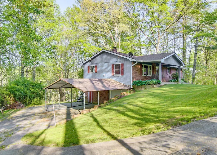 1 Mi To Pisgah Nat'L Forest: Wooded Haven W/ Deck