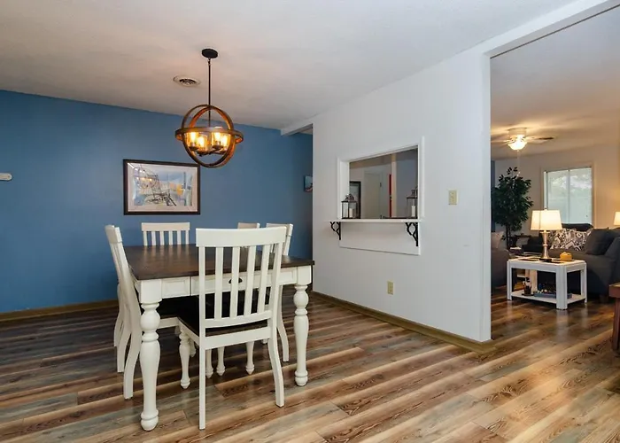 Sunny Vacations Cottage By Bryant Real Estate