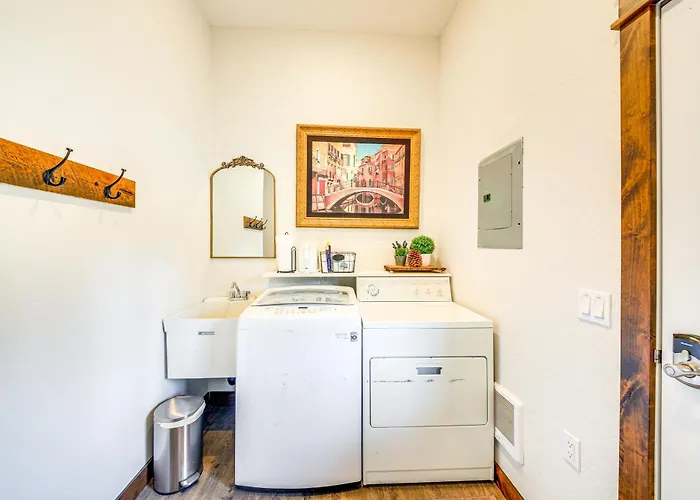 Balcony & Patio W/ Mtn Views! Bonners Ferry Escape