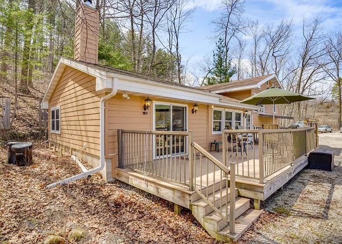 Near Hiking: Lakefront Getaway In Campbellsport!