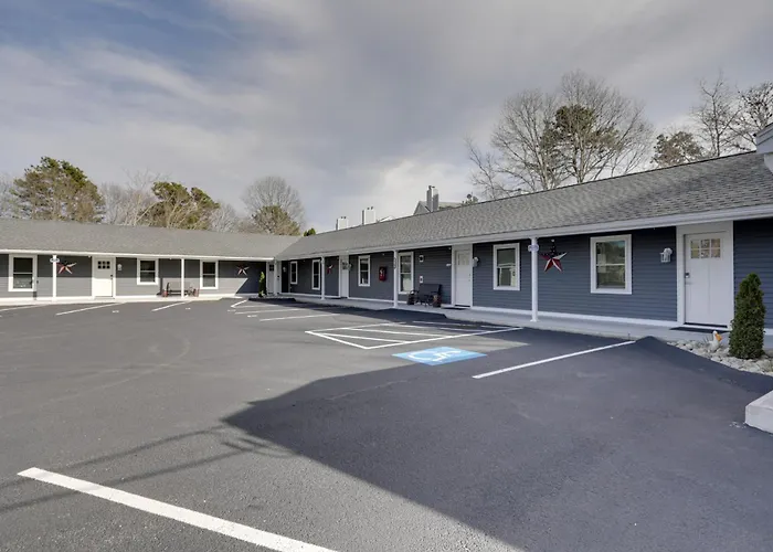 Pet-Friendly Wareham Retreat Near Onset Beach!