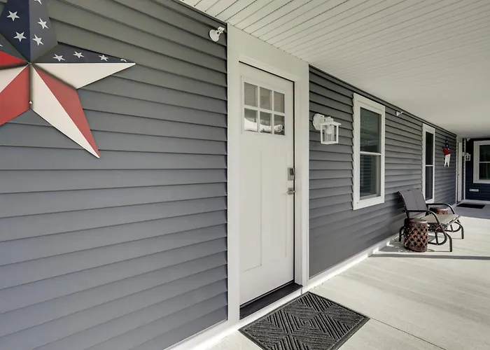 3 Mi To Onset Beach & Village! Pet-Friendly Apt