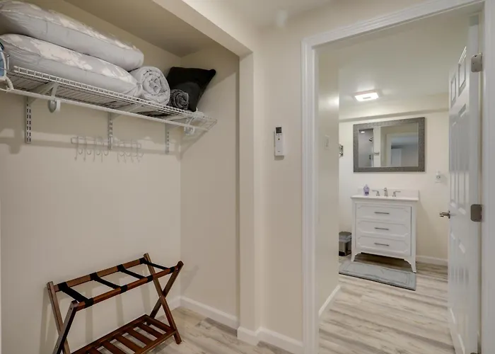 3 Mi To Onset Beach & Village! Pet-Friendly Apt