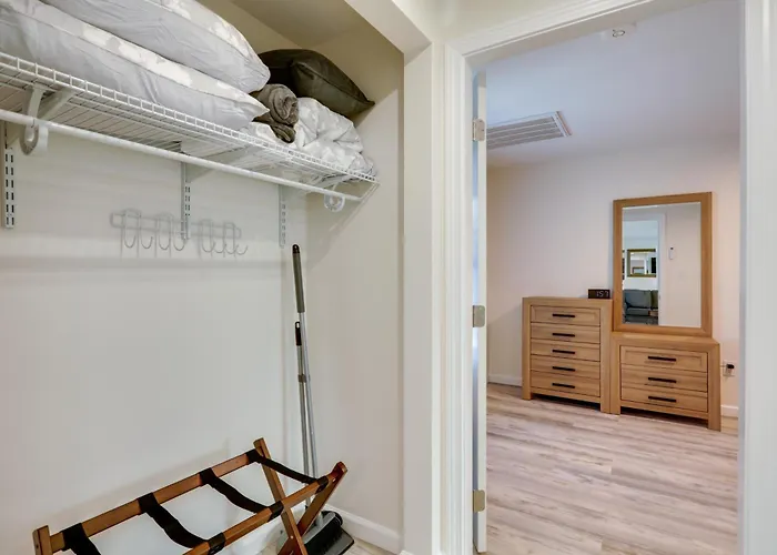 3 Mi To Beach & Pier: Pet-Friendly Cape Cod Apt!