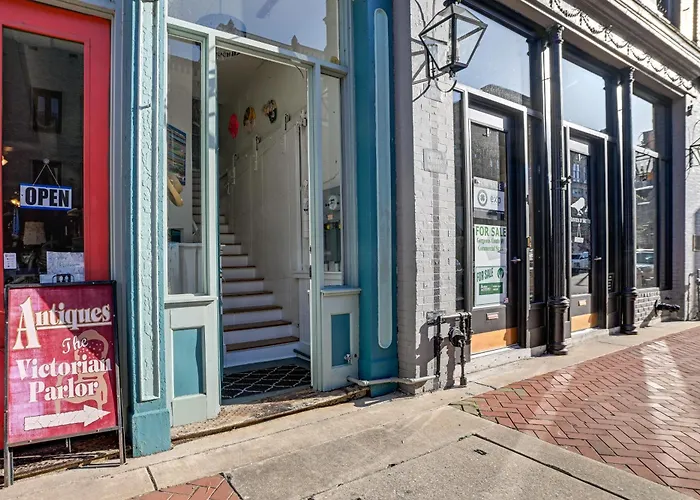 Steps To Historic Riverfront: Chic Dtwn Condo!