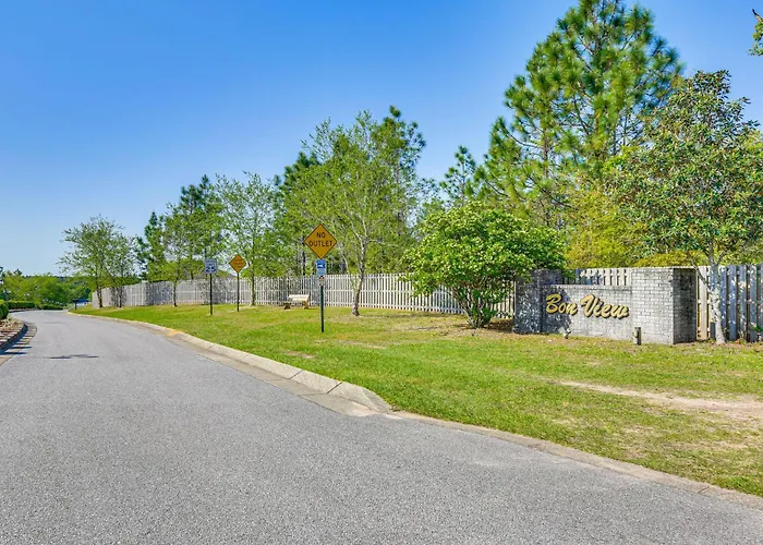 Outdoor Entertaining Space: Family Home In Milton