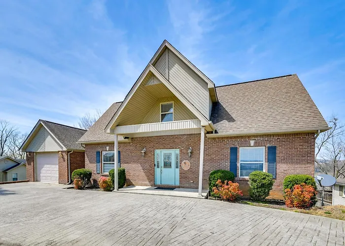 Lake Cumberland Home W/ Hot Tub & Game Room