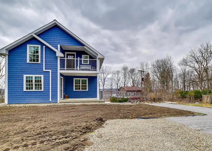 Seneca Lake Wine Trail Studio W/ Balcony & Views!