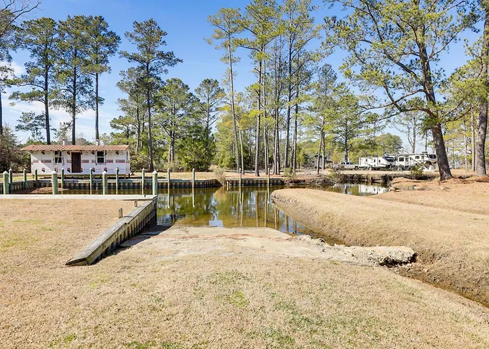 Boat Dock & Ramp: Canal-Front Home!