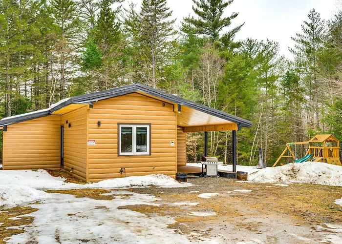 Porch & 1-Acre Yard: White Mountains Hideaway