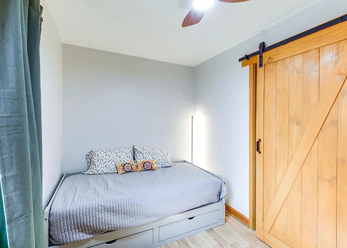 Deer River Retreat: Cabin Feel W/ Modern Touches