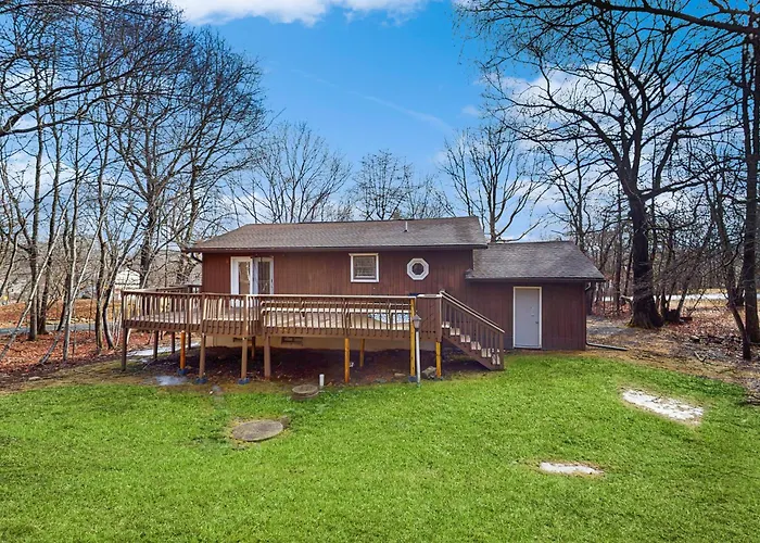Pool Access! All-Season Family Home In Poconos