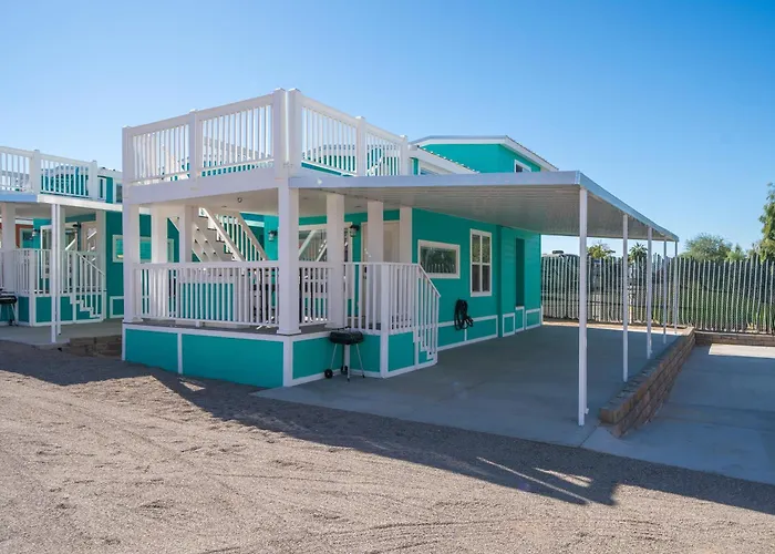 Sandy Cheeks, Deluxe Rive Views, Roadrunner Resort