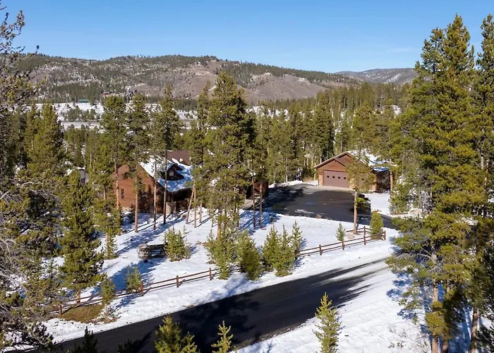Wagon Ranch Ultimate Retreat With Hot Tub