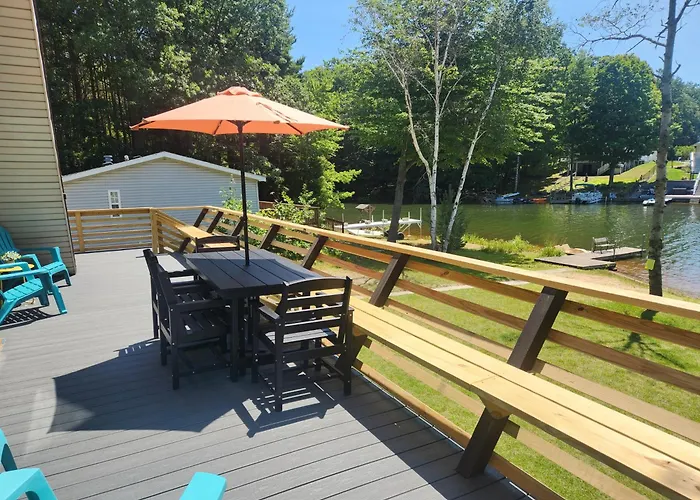 Loch Nez, A Spacious 3-Bedroom Home In Silver Lake, Mi
