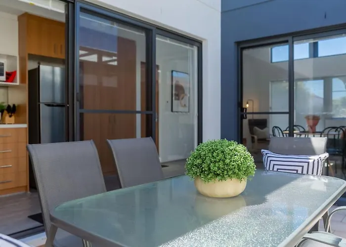 Living Luxe In Yokine - King Bed And Free Parking