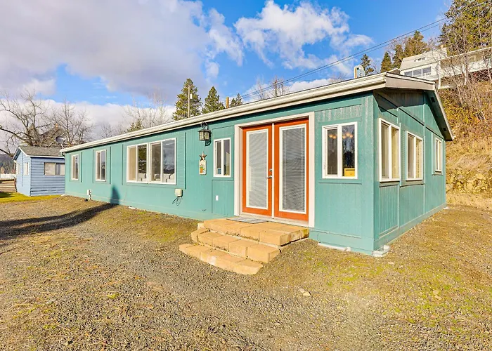 Walk To Marina: Harrison Cabin W/ Lake View!