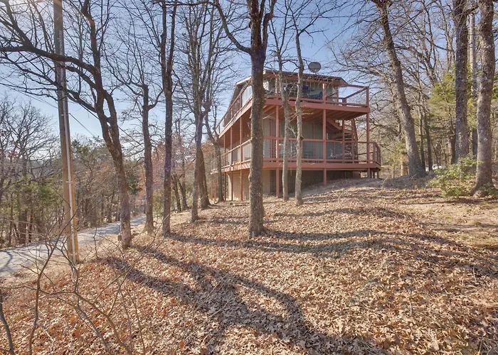 Serene Valley Views: Lake Texoma Retreat