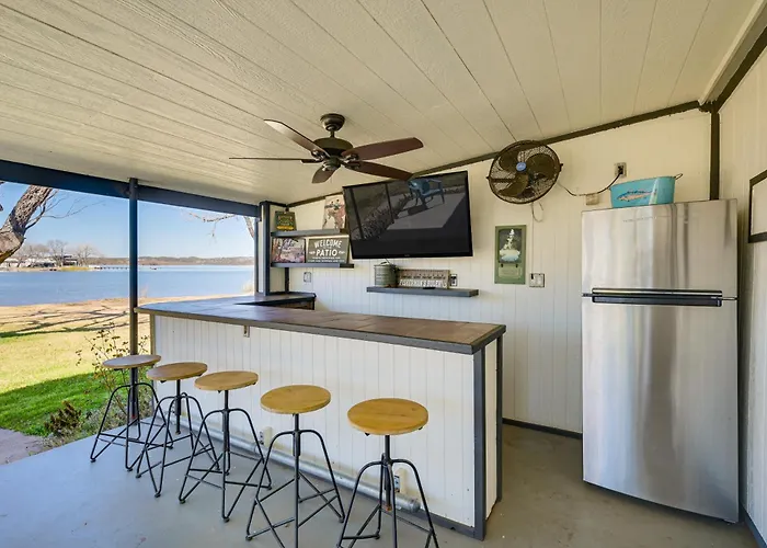Dock & Patio: Possum Kingdom Lake House
