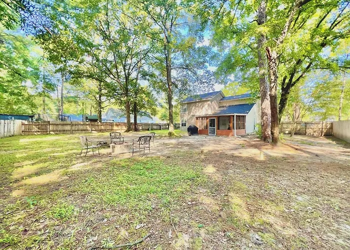 The Paramour Comfy Home With Ground Floor Bedroom And Fenced In Yard