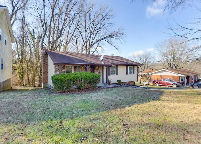 12 Mi To Dtwn St Louis: Family Home W/ Fireplaces!