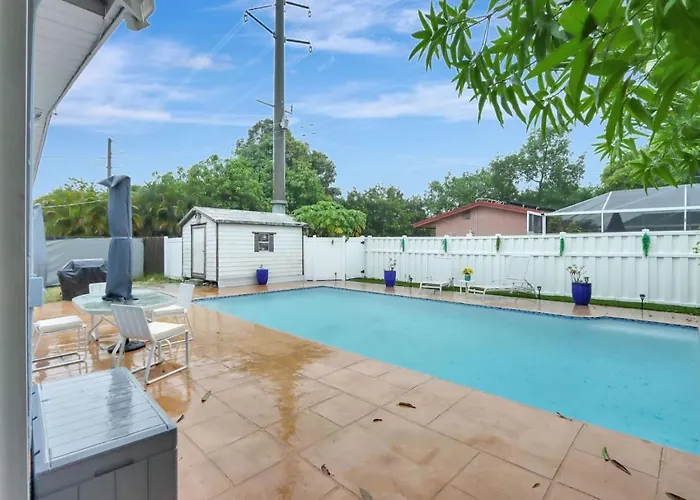 Relaxing Retreat 2Br Oasis With Pool And Outdoor Bbq