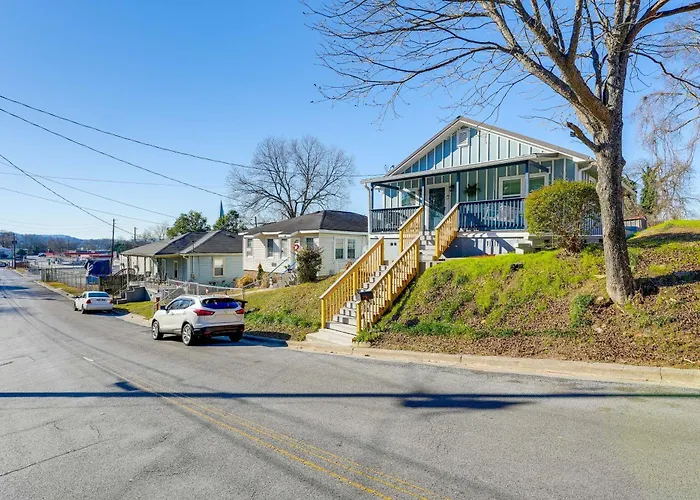 Walk Downtown: Charming Rome Abode W/ Yard!